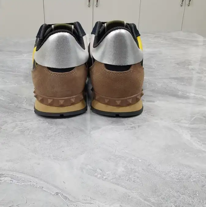 hype Valentino Sneakers