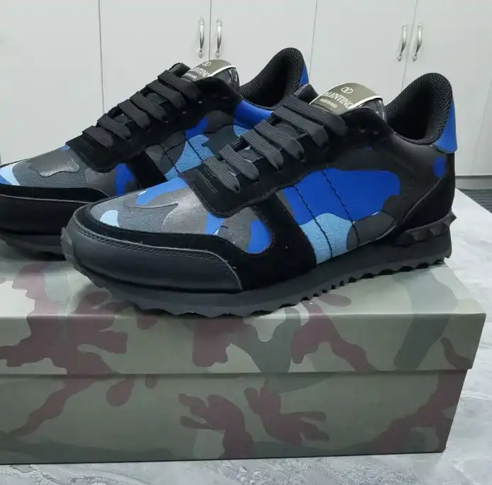 hype Valentino Sneakers