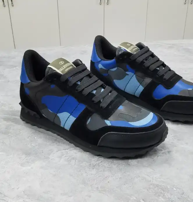 hype Valentino Sneakers