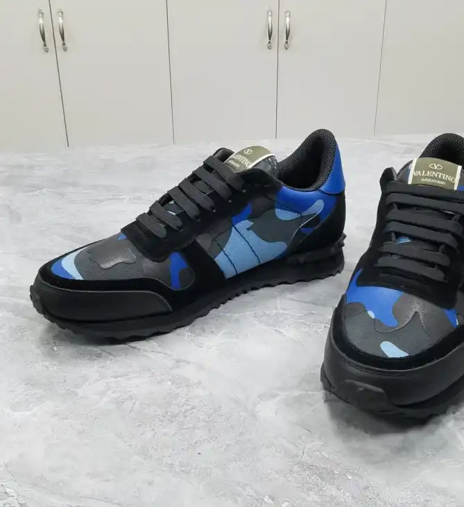 hype Valentino Sneakers