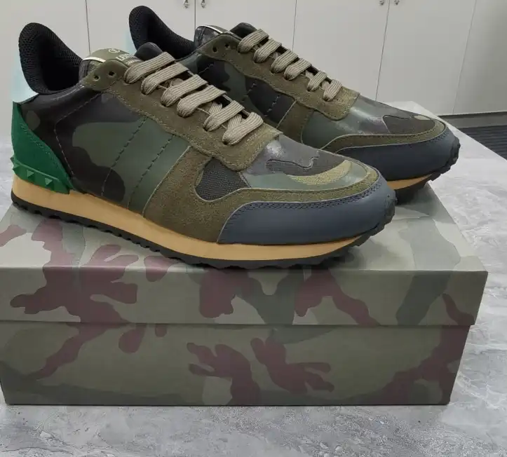 hype Valentino Sneakers