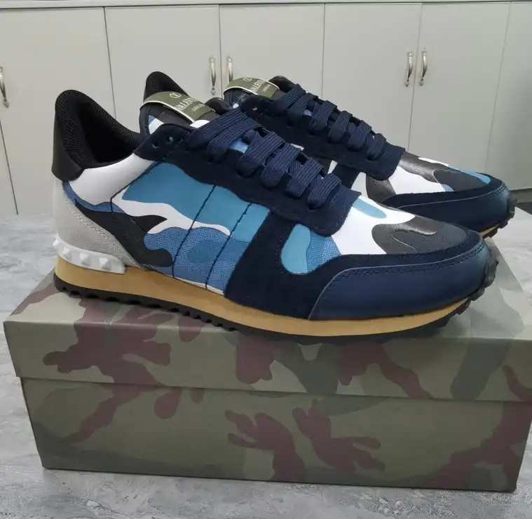 hype Valentino Sneakers