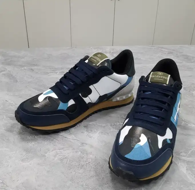 hype Valentino Sneakers