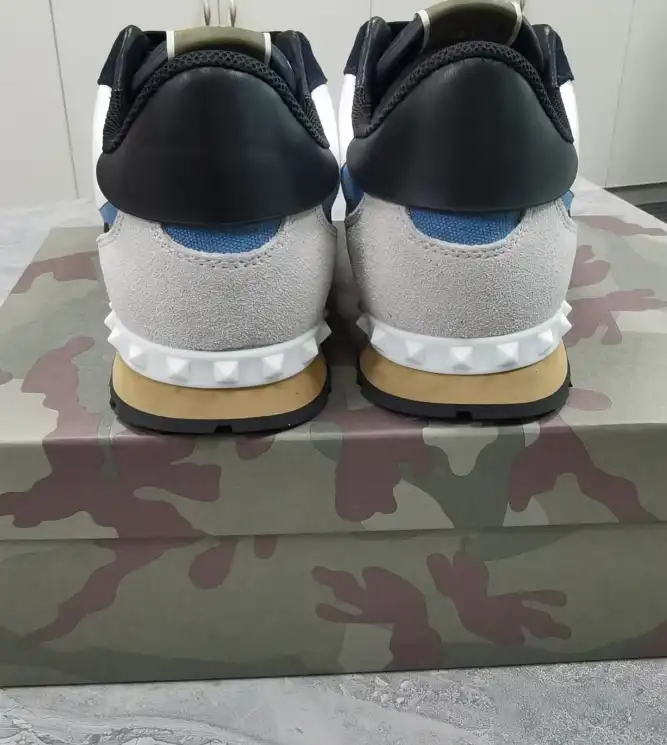 hype Valentino Sneakers