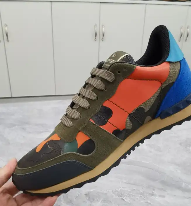 hype Valentino Sneakers