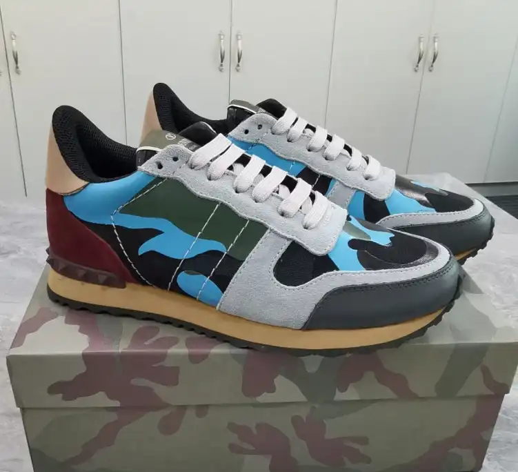 hype Valentino Sneakers