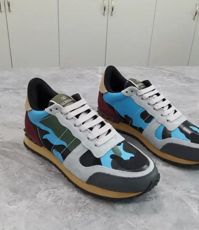 hype Valentino Sneakers