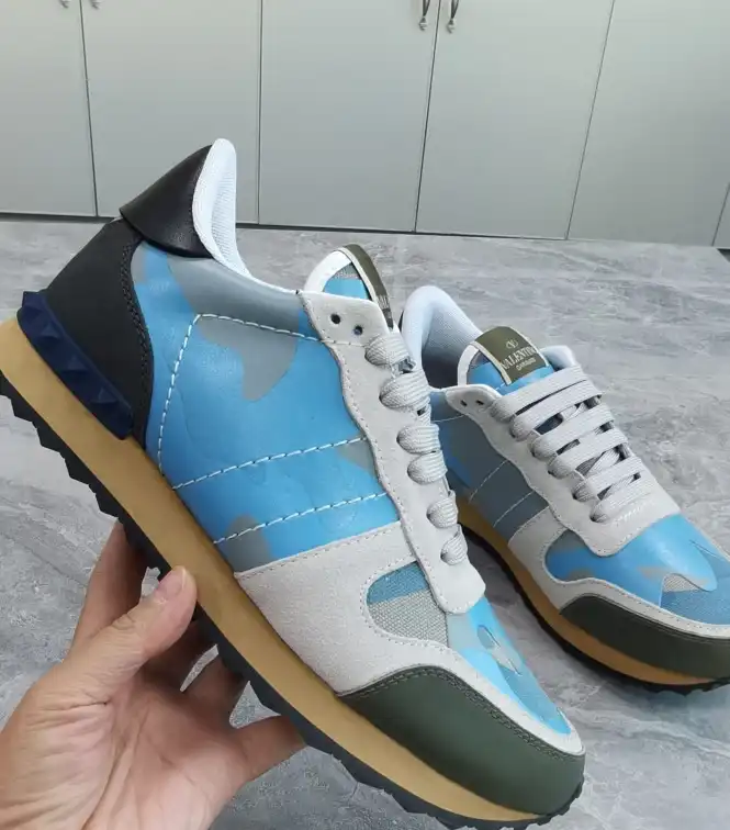 hype Valentino Sneakers