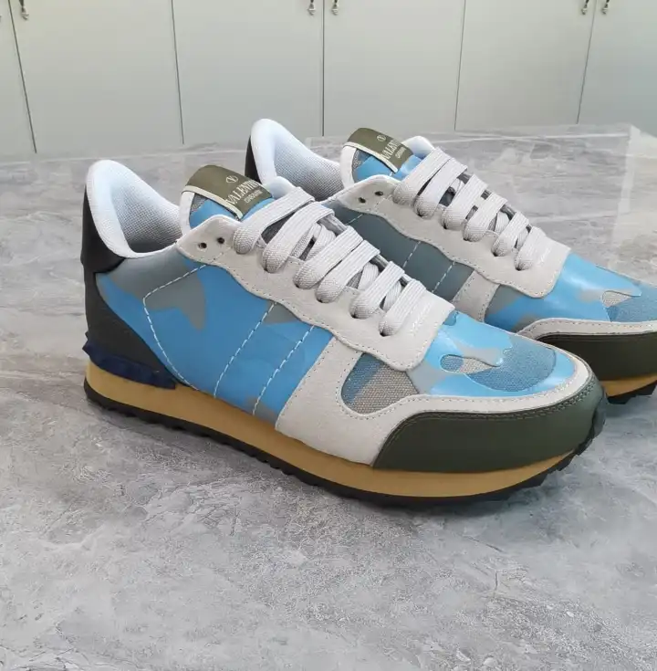 hype Valentino Sneakers