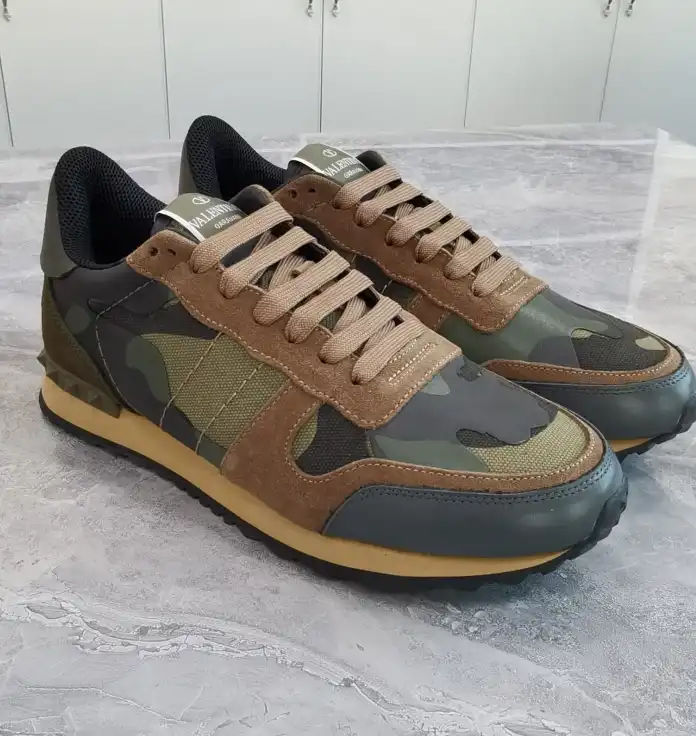 hype Valentino Sneakers