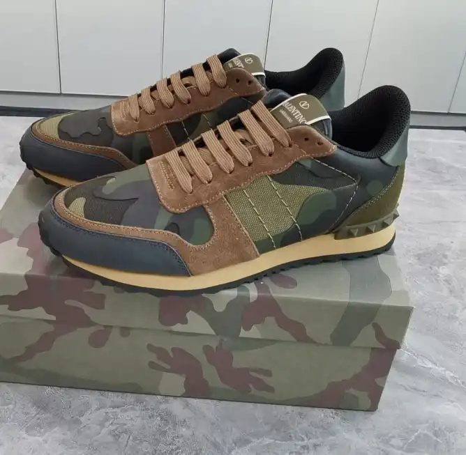 hype Valentino Sneakers