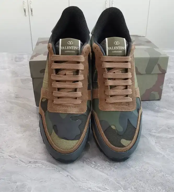 hype Valentino Sneakers