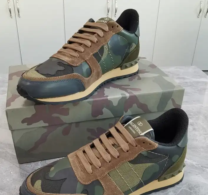 hype Valentino Sneakers