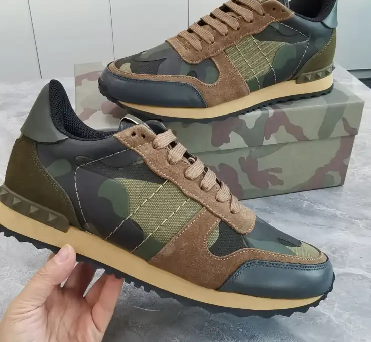 hype Valentino Sneakers