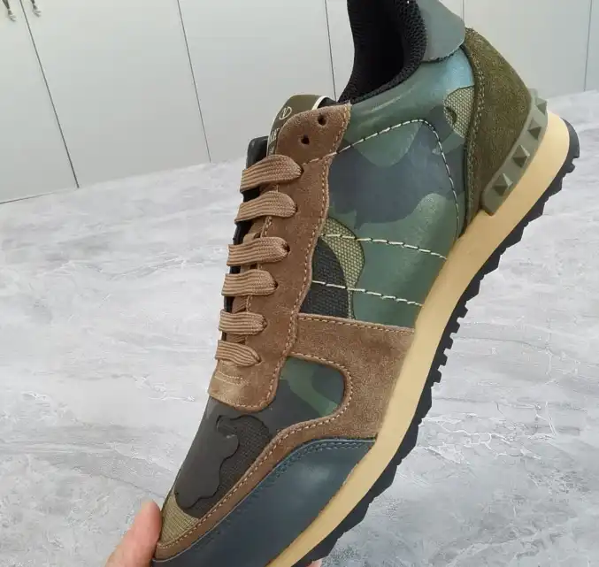 hype Valentino Sneakers