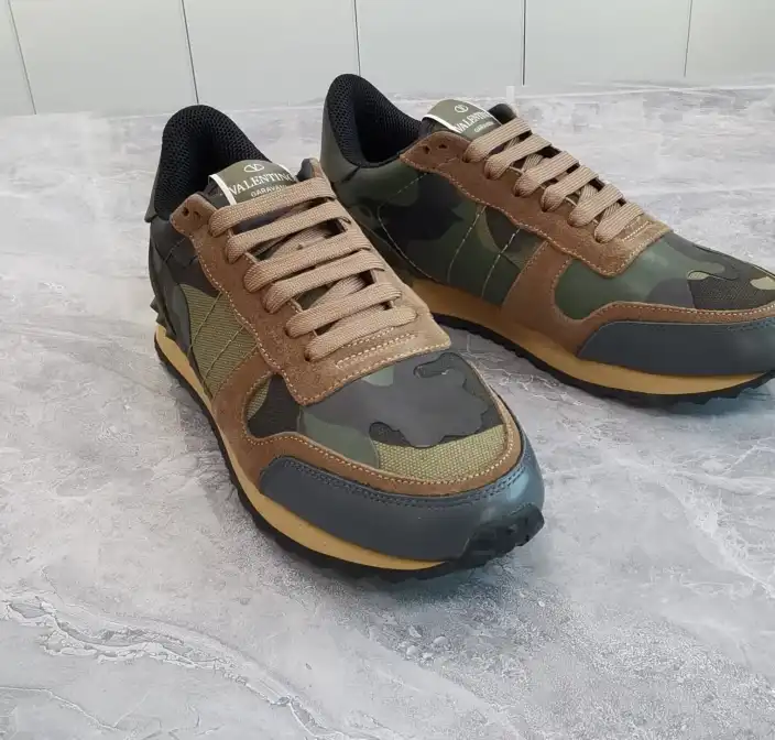 hype Valentino Sneakers