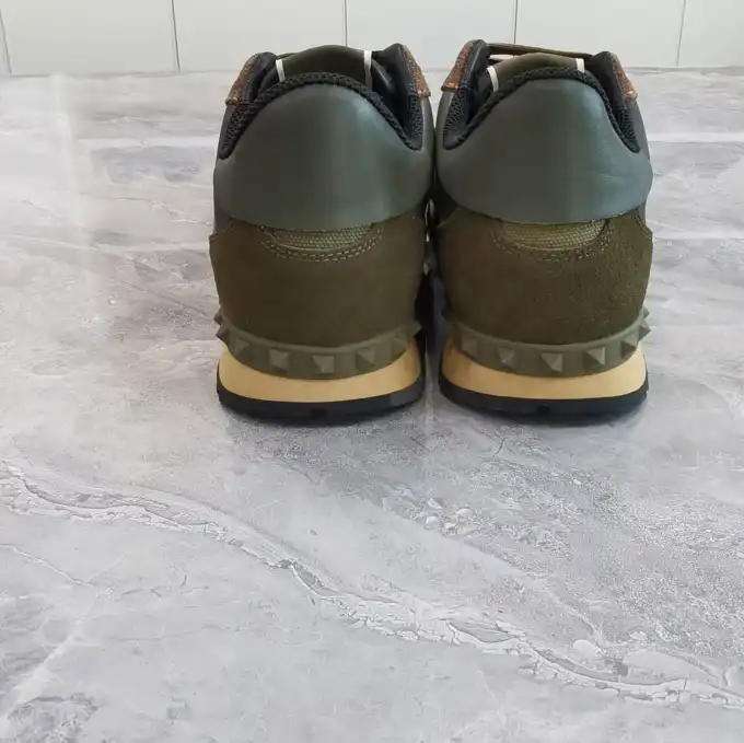 hype Valentino Sneakers