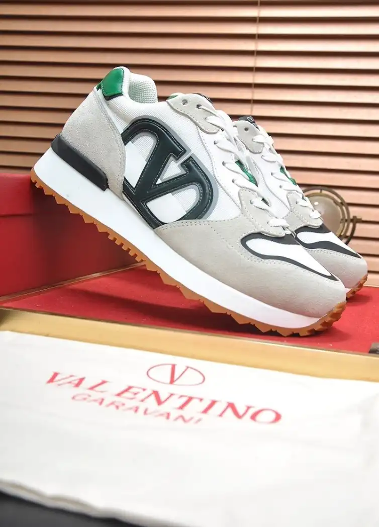 hype Valentino Sneakers