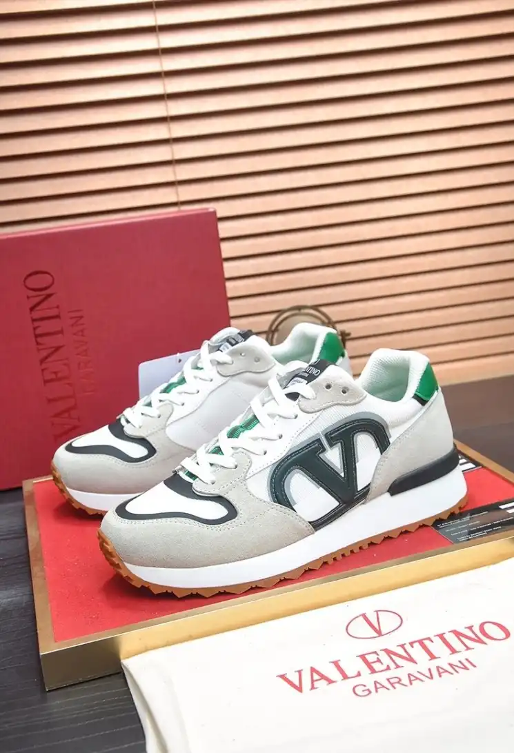 hype Valentino Sneakers