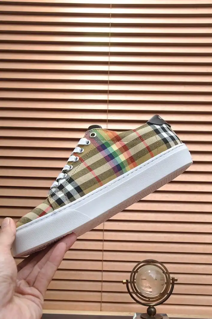 hype Burberry Sneakers