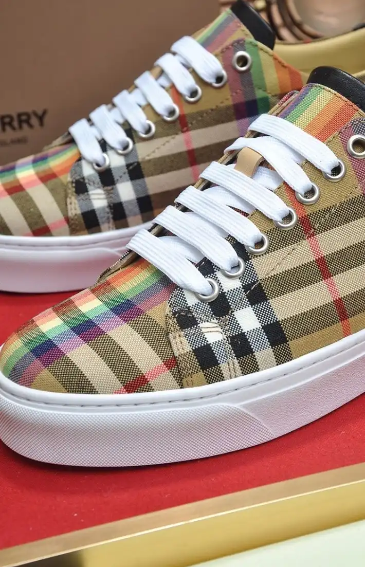 hype Burberry Sneakers