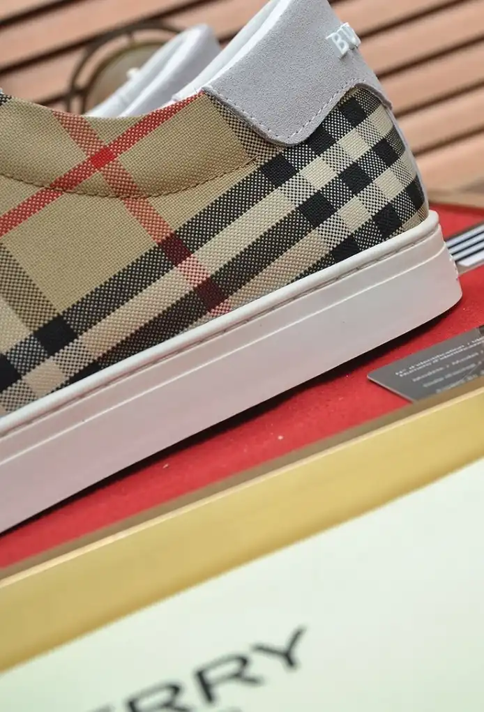 hype Burberry Sneakers