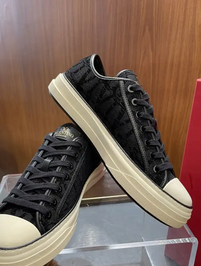 hype Valentino Sneakers