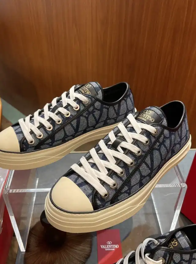 hype Valentino Sneakers