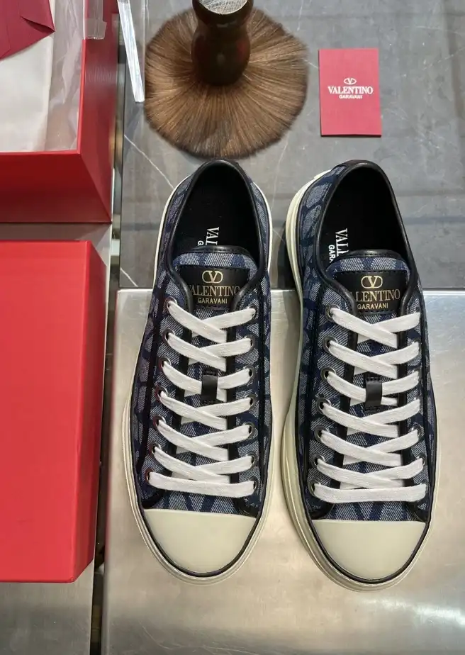 hype Valentino Sneakers