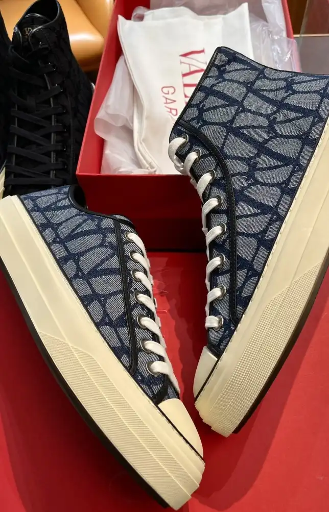 hype Valentino Sneakers