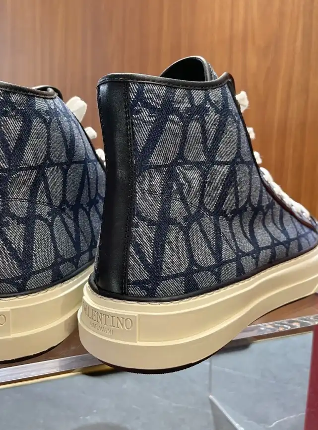 hype Valentino Sneakers