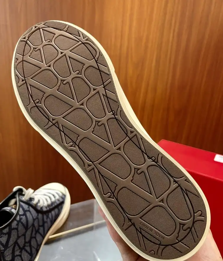 hype Valentino Sneakers