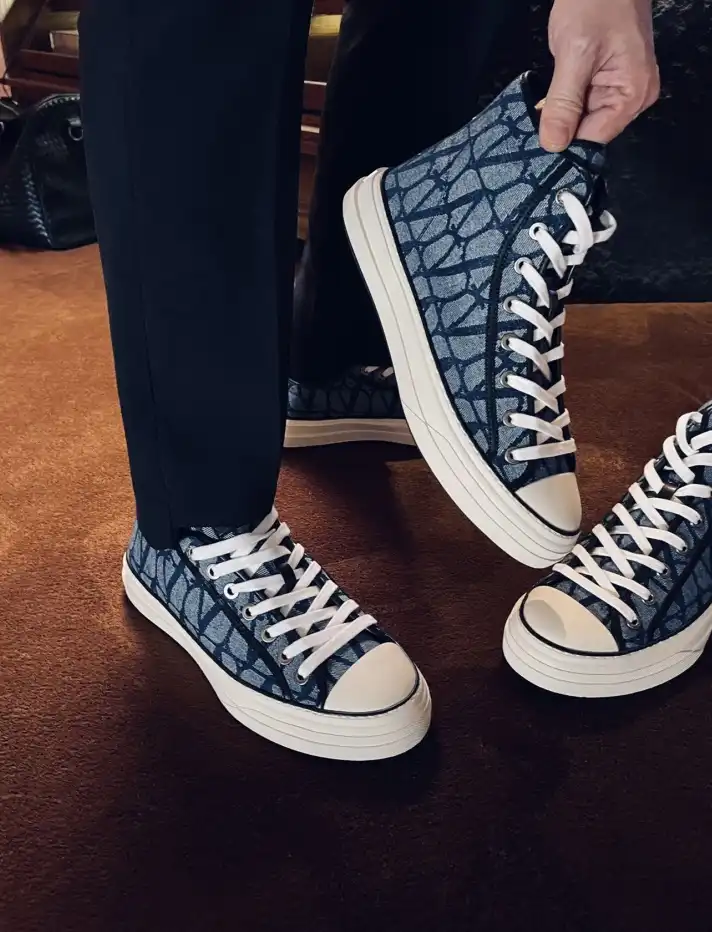 hype Valentino Sneakers