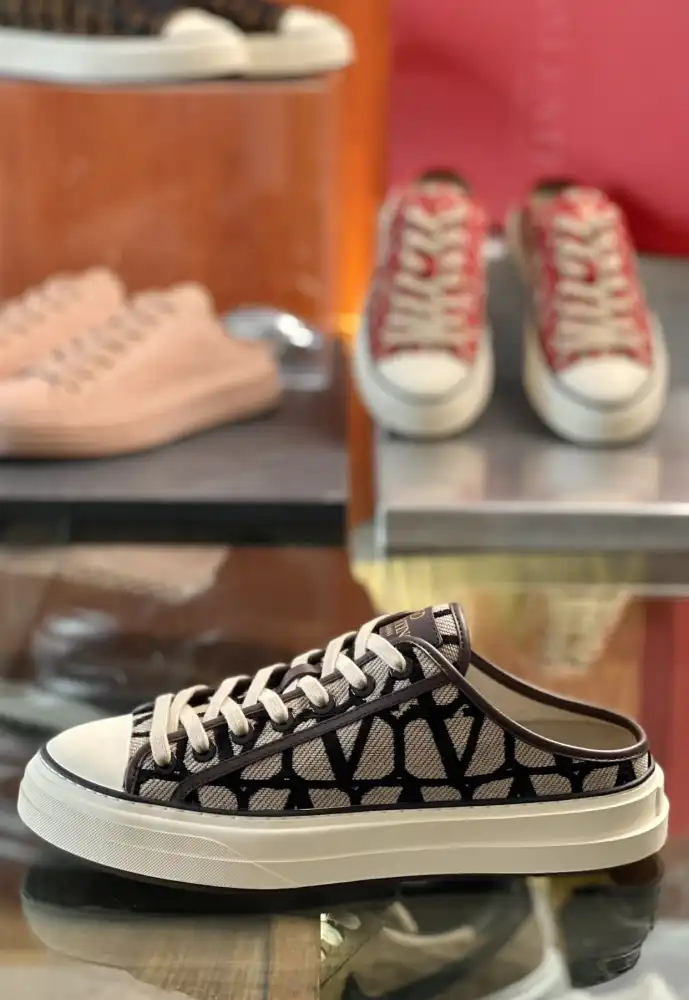 hype Valentino Sneakers