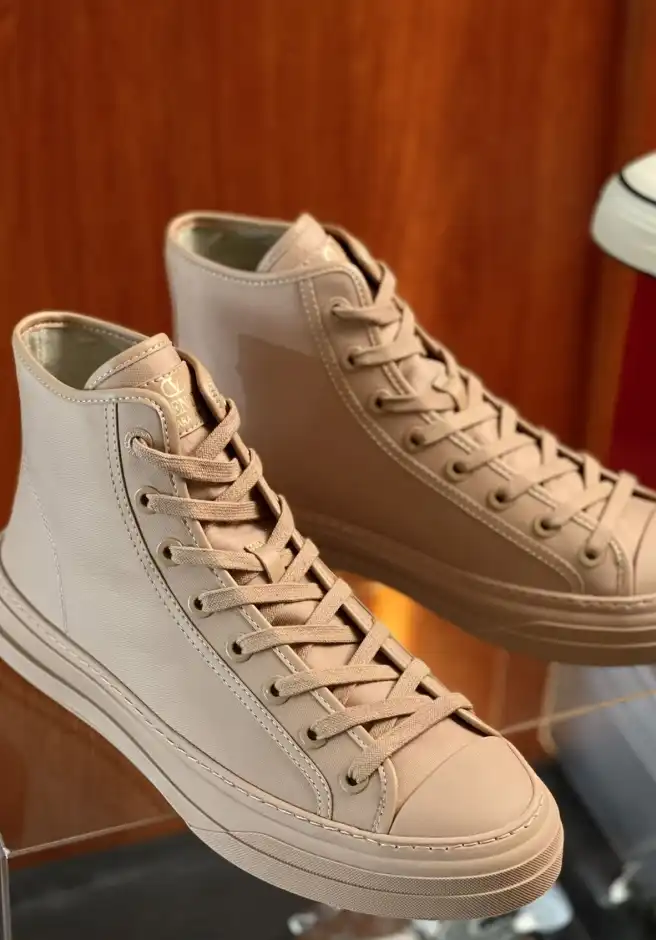 hype Valentino Sneakers