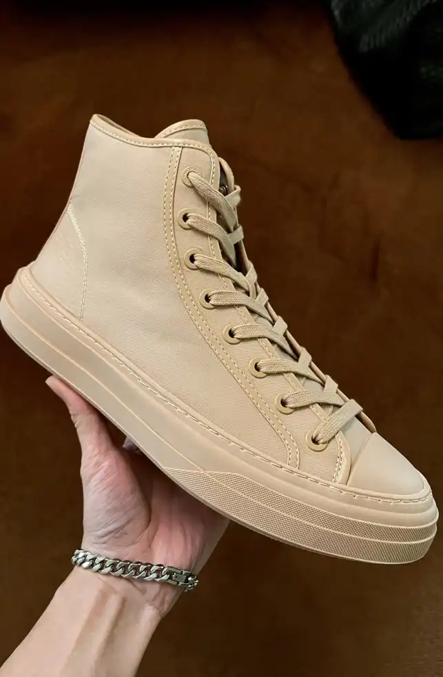 hype Valentino Sneakers