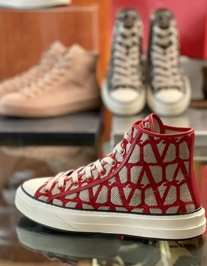 hype Valentino Sneakers