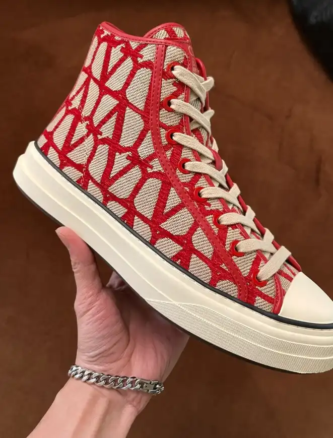 hype Valentino Sneakers