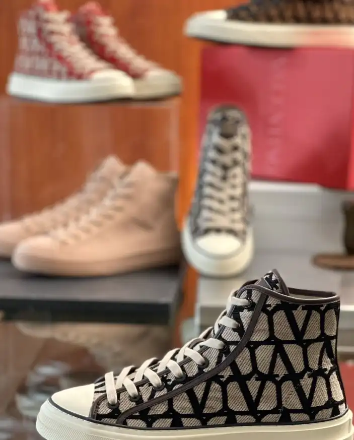 hype Valentino Sneakers