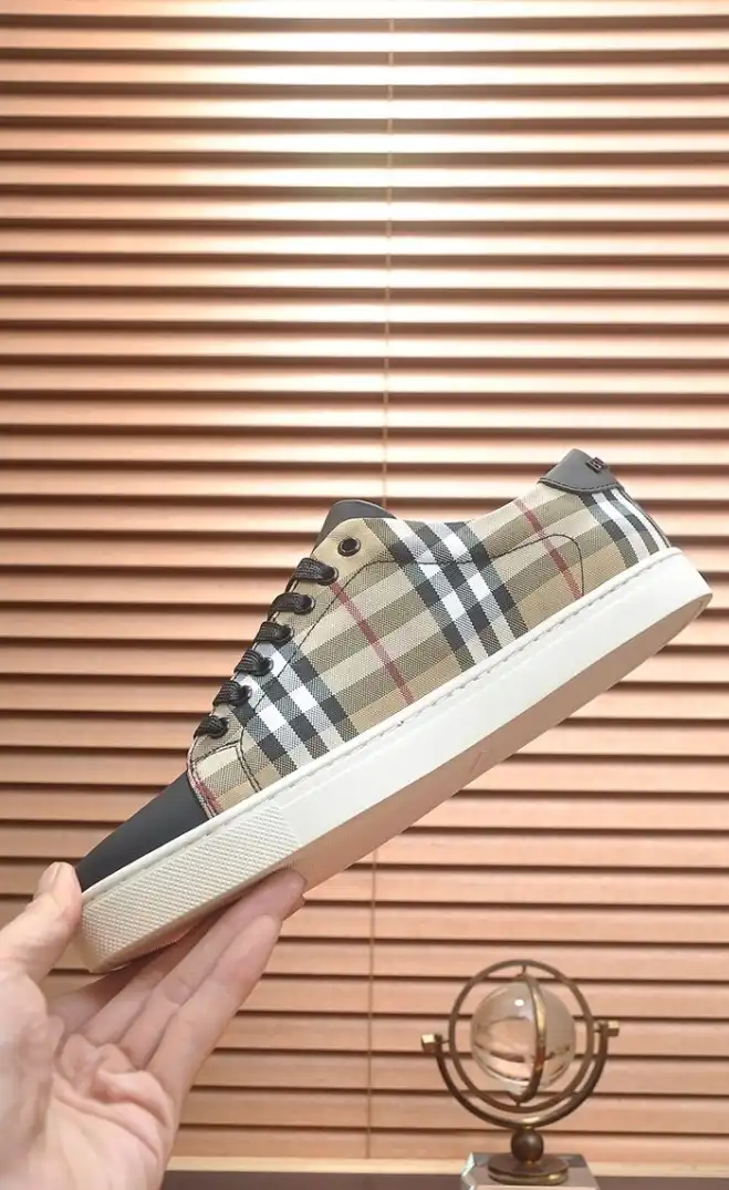 hype Burberry Sneakers