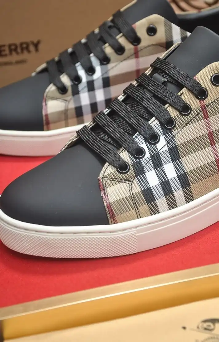 hype Burberry Sneakers