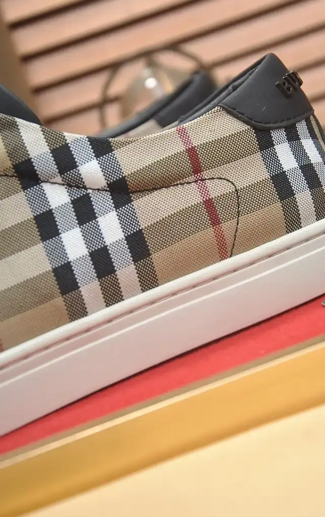 hype Burberry Sneakers