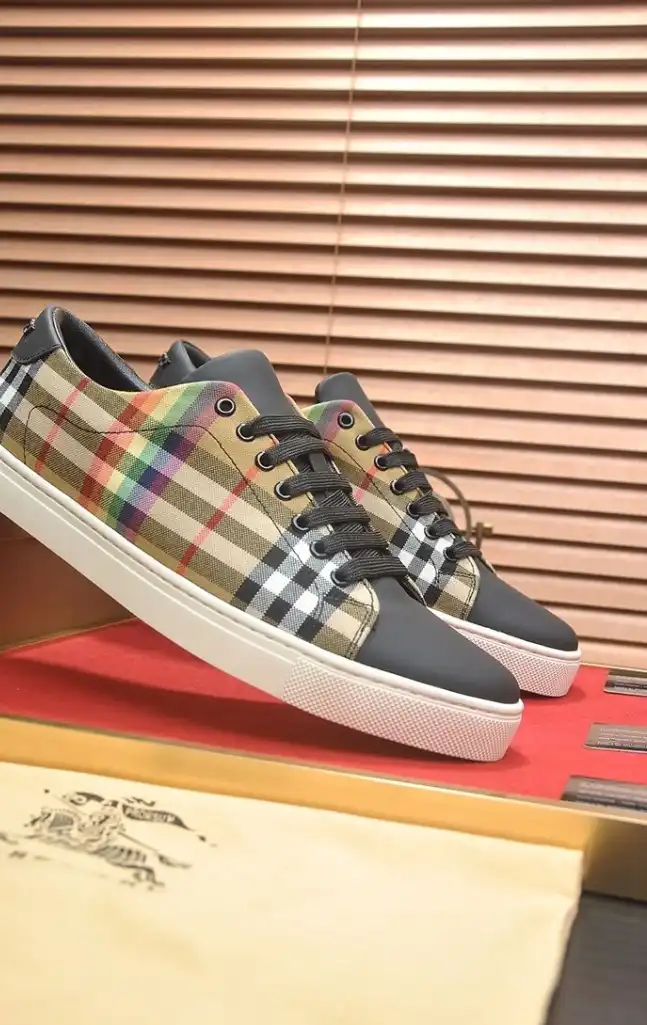 hype Burberry Sneakers