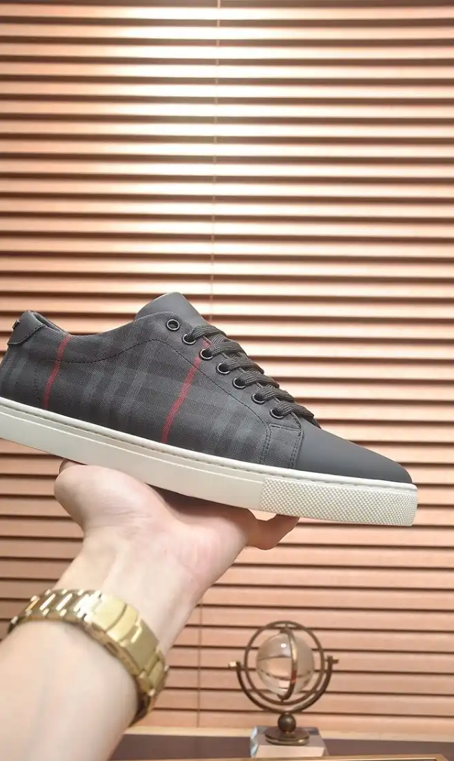 hype Burberry Sneakers