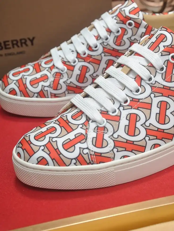 hype Burberry Sneakers