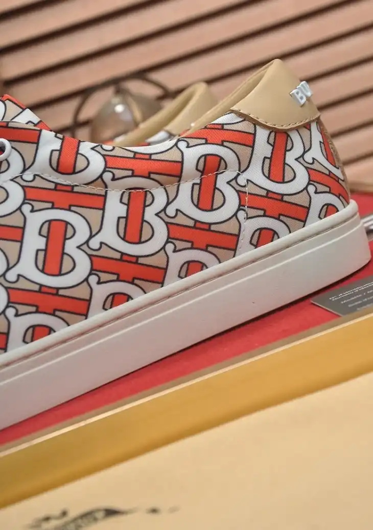 hype Burberry Sneakers