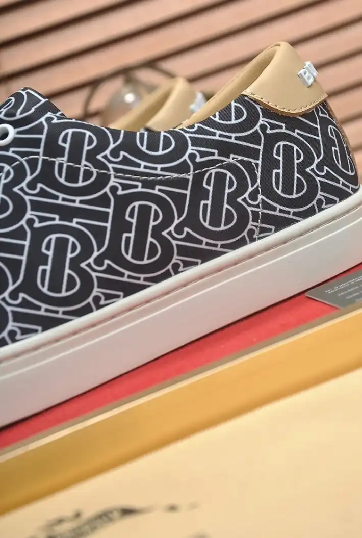 hype Burberry Sneakers