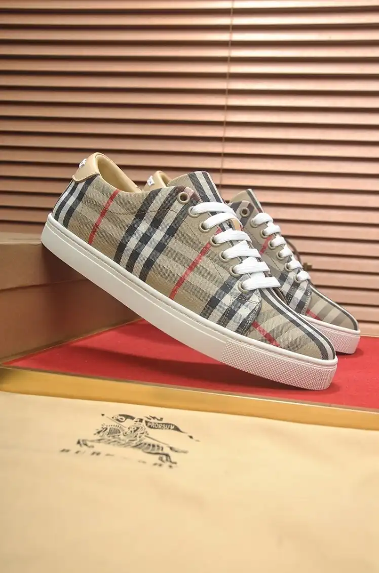 hype Burberry Sneakers