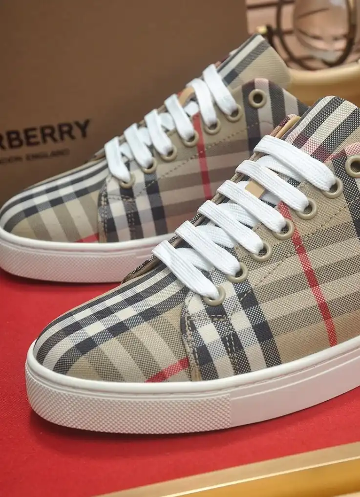 hype Burberry Sneakers