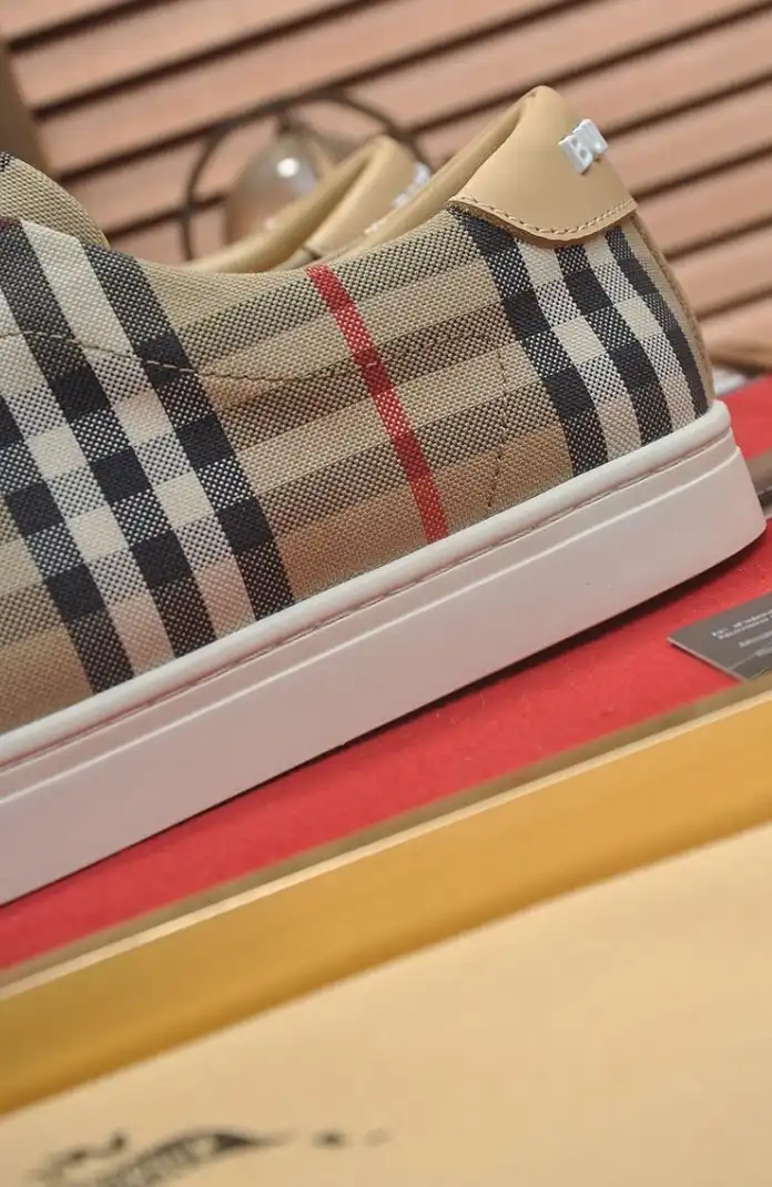 hype Burberry Sneakers